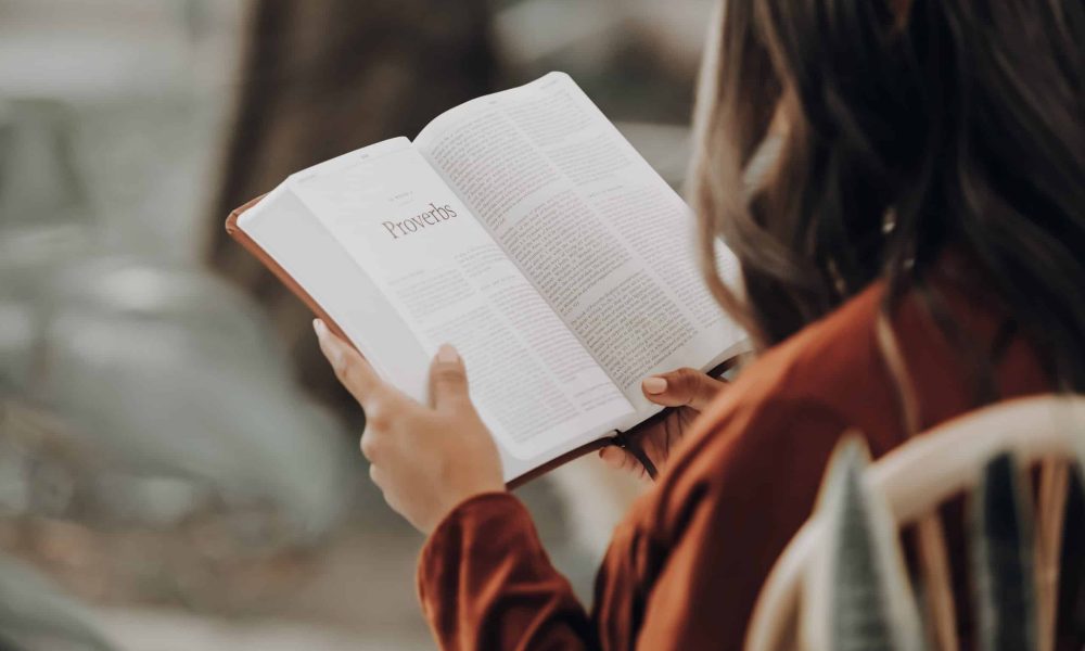 Photo by Joel Muniz girl reading book
